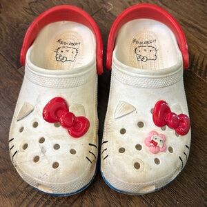 Hello Kitty Crocs size J4